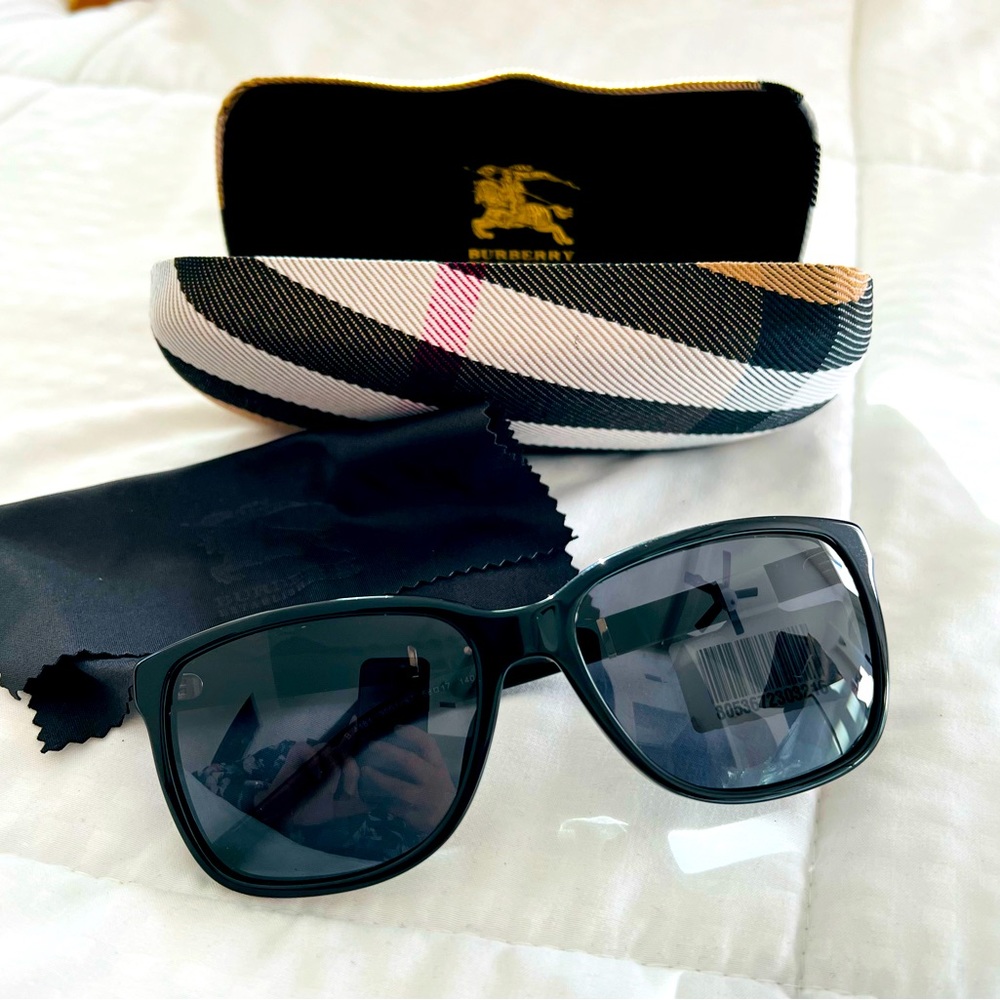 Authentic Burberry Sunglasses (brand new)